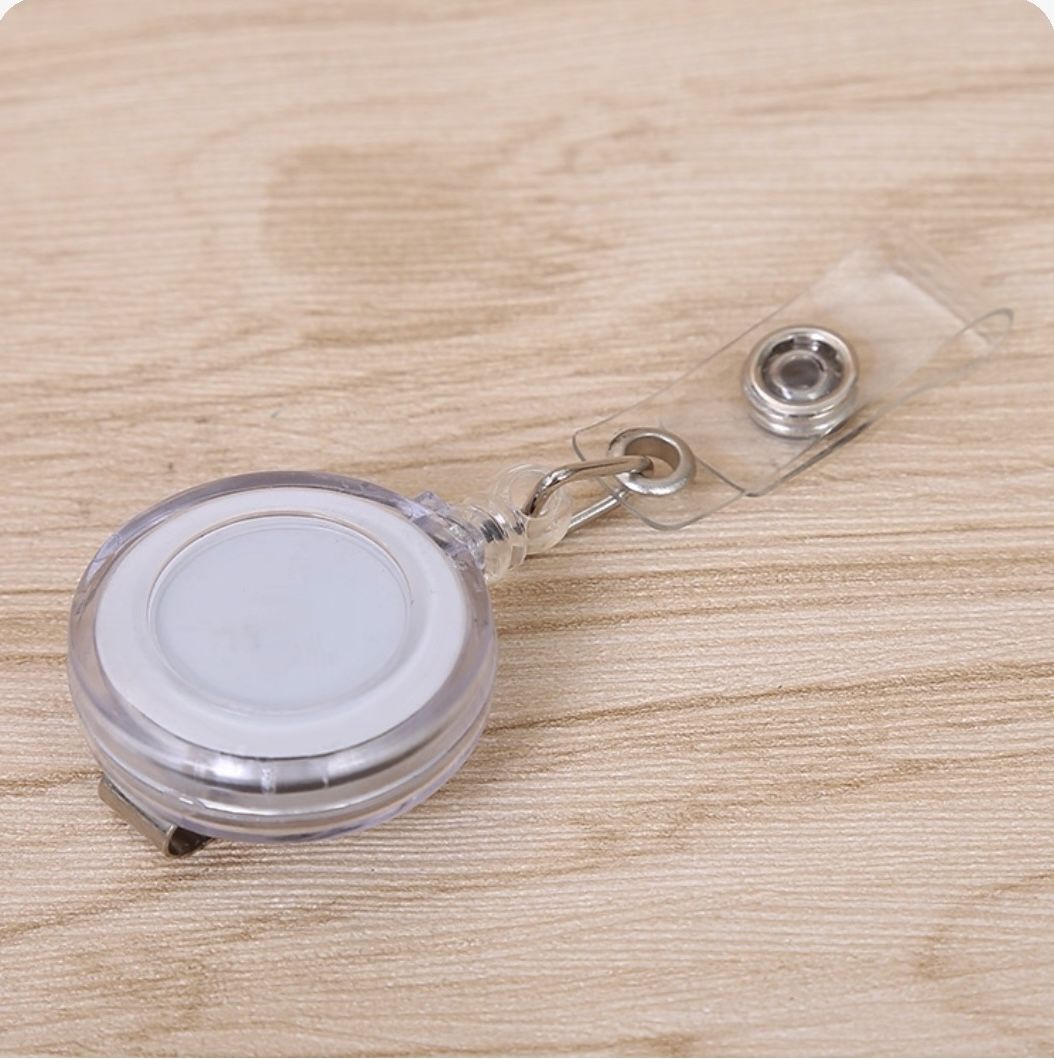 Complemento Badge blanco